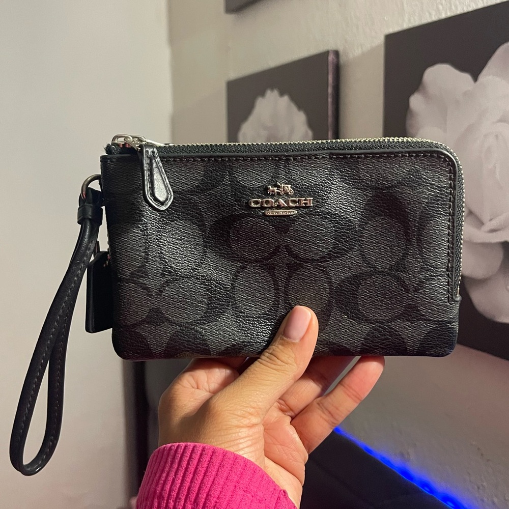 Coach Double Zip Wallet 💕